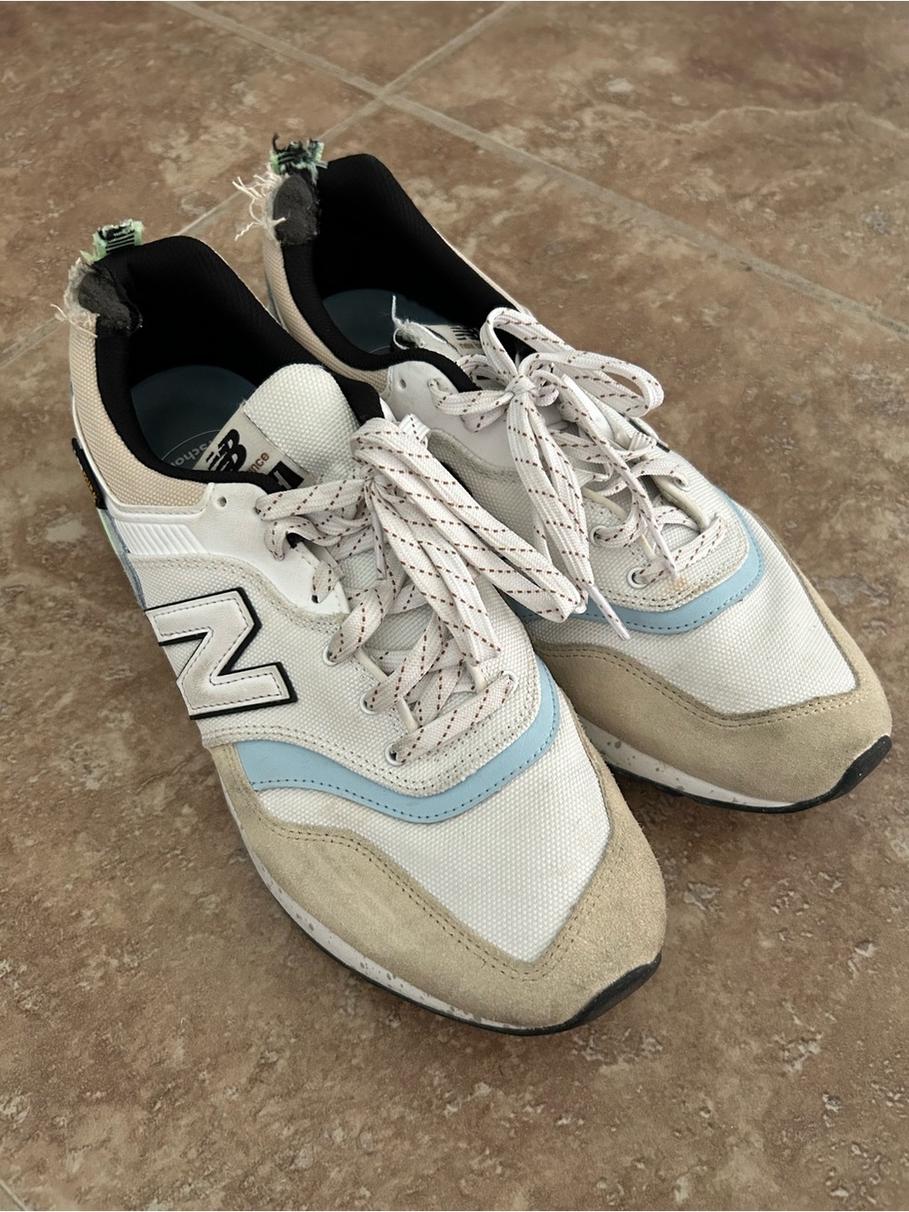 Men’s New Balance White Light Blue Tan Athletic Sneakers Size 9.5 US